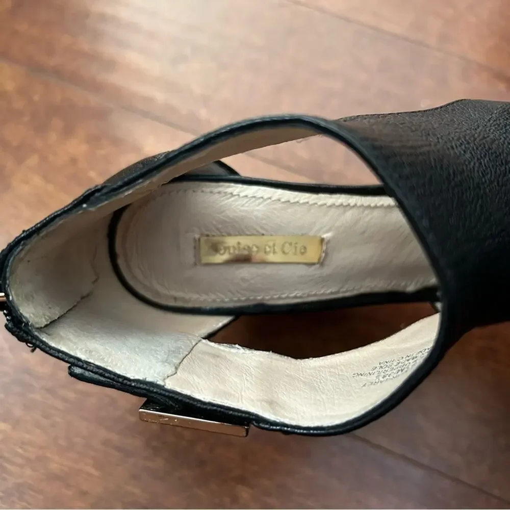 Louise et Cie Black Leather Wedge Heel Peep Toe Shoes, Gold Detailing Size 8.5